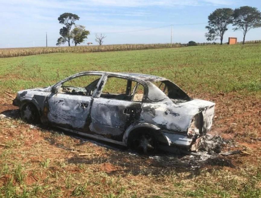 Carro incendiado em Terra Roxa pode ter ligação com homicídio na madrugada deste domingo TERRA ROXA (PR) 